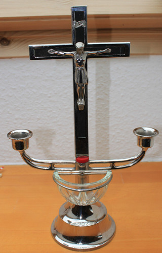 Kruzifix mit kerzenhaltern - kruzifix, und