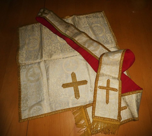 Priesterstola und kelchvelum - und,