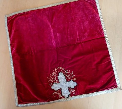 Antikes kelchvelum samt kirche - kelchvelum,